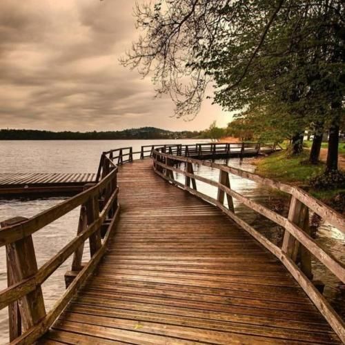 شبا بدون تو میرم خیابون های شهر من چرا هرجا میرم