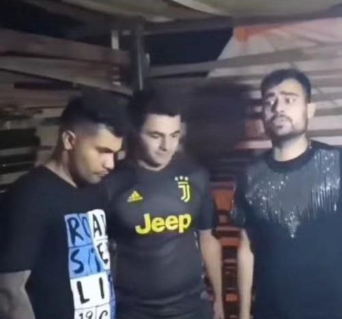 فرهاد جهانگیری یه اتاق تم تاریک وناو ای چهار دیواری