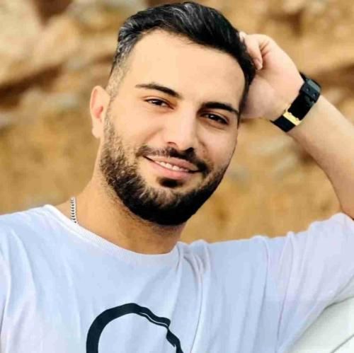 کیوان هی میزنن تو سرم عین تو بی احساسن