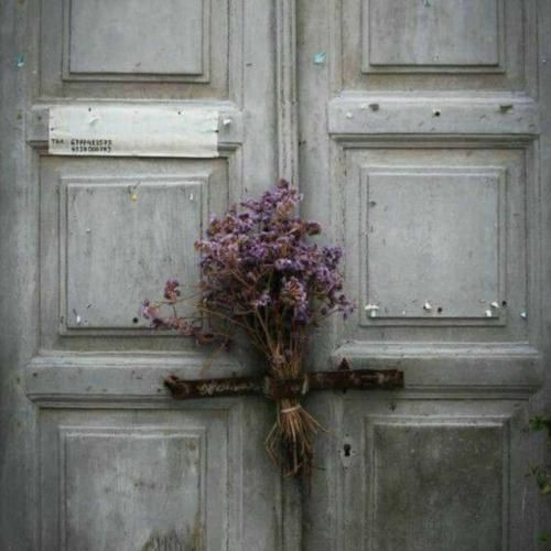 تو مکه ی عشقی و من عاشق رو به قبله تم