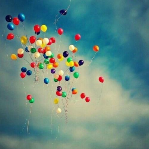  عشق یعنی یه درد رویایی یعنی فقط تو زیبایی