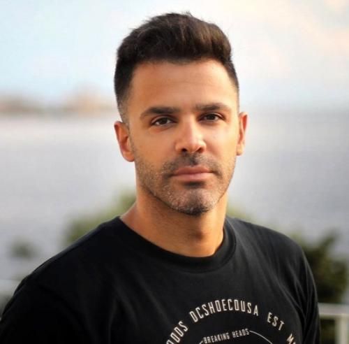 سیروان خسروی دلگیره شهر زیر آسمون کبود با اینکه تموم‌ شده